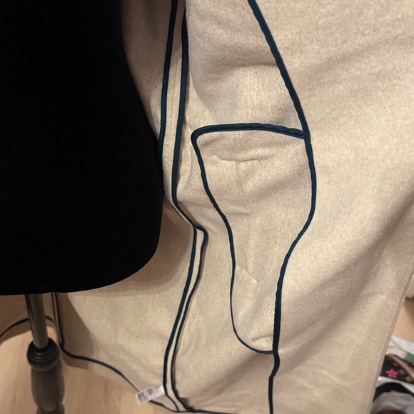 Elegant Women's Tan Trench Coat - Picture 10 of 14